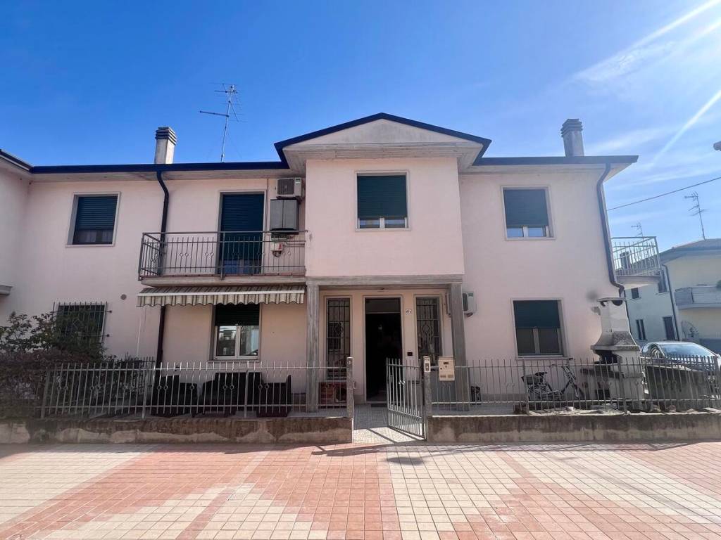casa indipendente in vendita a Bovolone