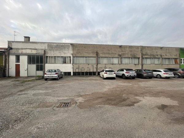 locale commerciale in vendita a Bovolone