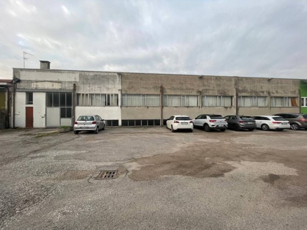 locale commerciale in vendita a Bovolone