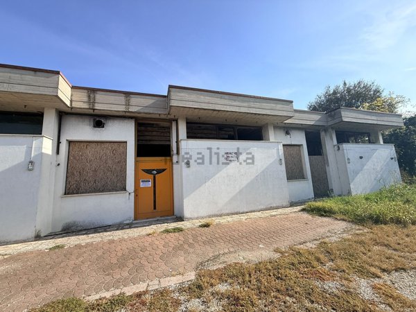 negozio in vendita a Bovolone in zona Villa Fontana