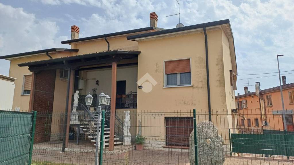 casa indipendente in vendita a Bovolone