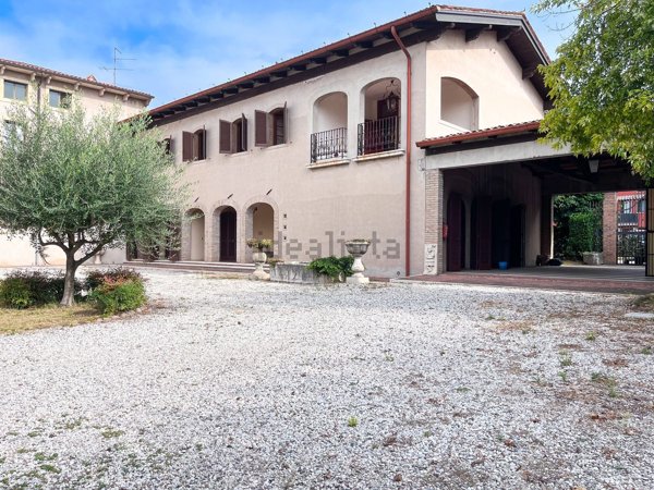 casa indipendente in vendita a Bovolone