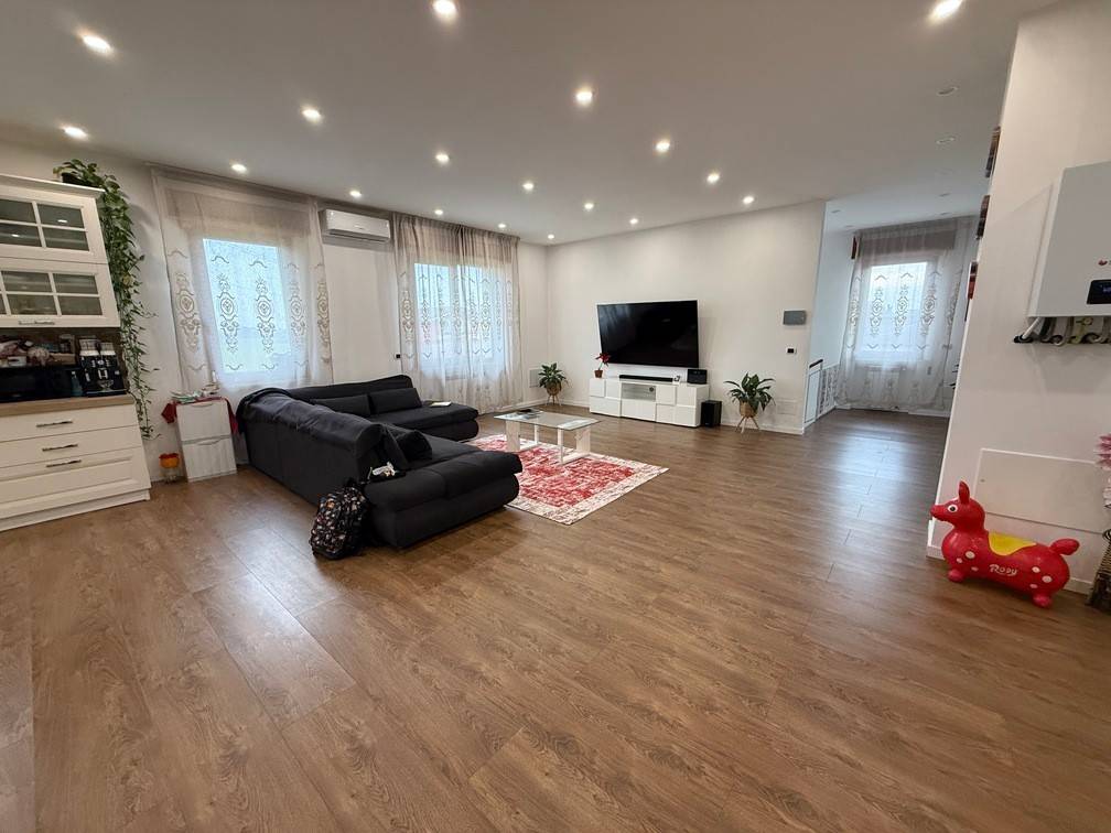 casa indipendente in vendita a Bovolone