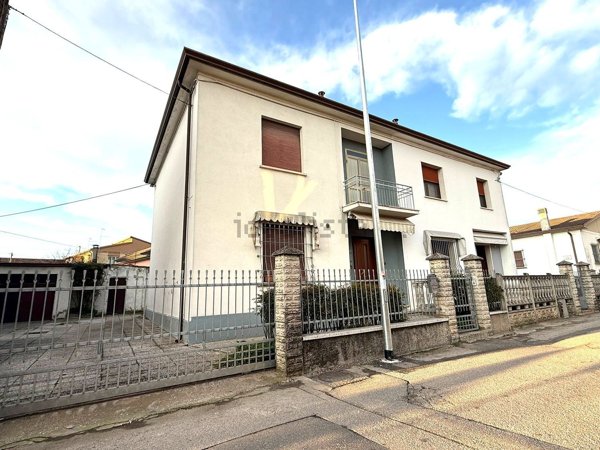 casa indipendente in vendita a Bovolone