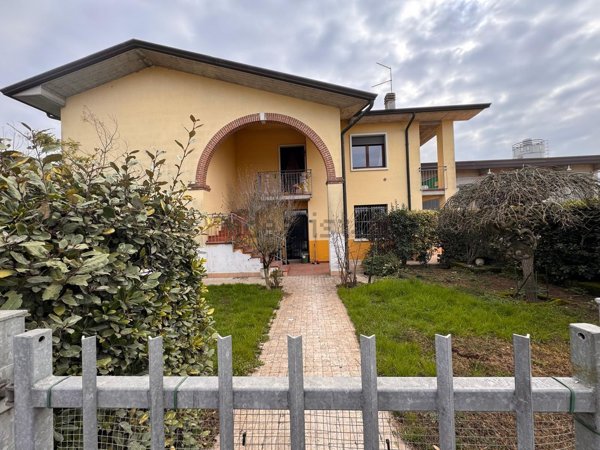 casa indipendente in vendita a Bovolone