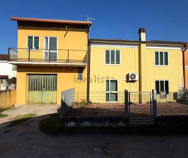 casa semindipendente in vendita a Bovolone