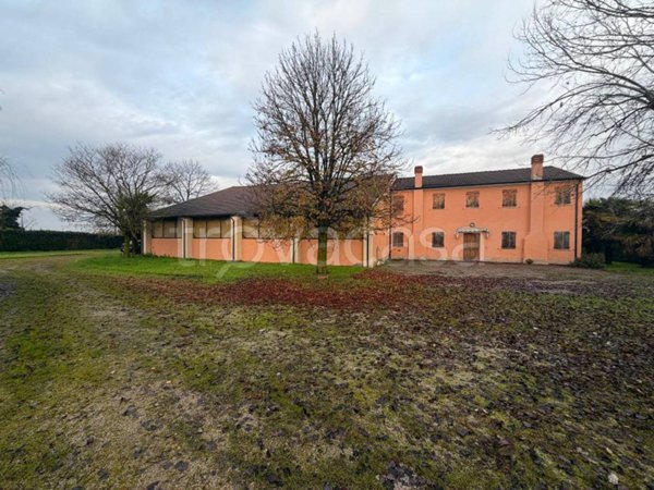 casa indipendente in vendita a Bovolone in zona Villa Fontana