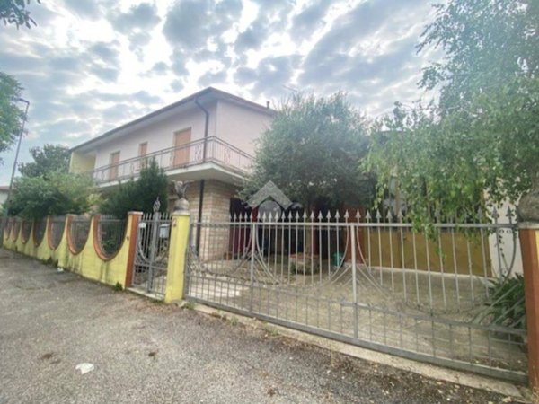 casa indipendente in vendita a Bovolone