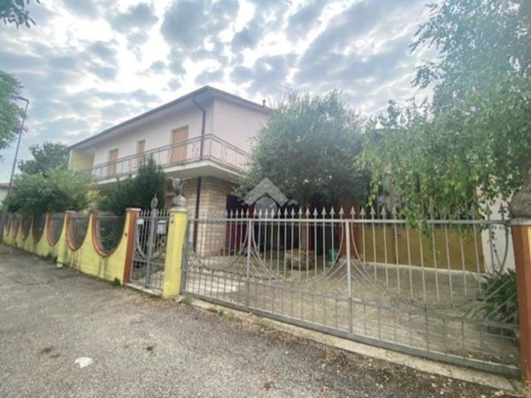 casa indipendente in vendita a Bovolone