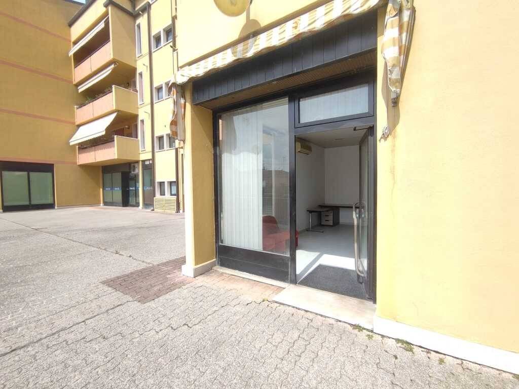 negozio in vendita a Bovolone