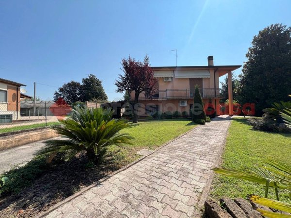 casa indipendente in vendita a Bovolone in zona Villa Fontana