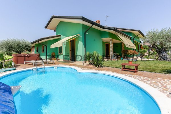 casa indipendente in vendita a Bovolone in zona Villa Fontana