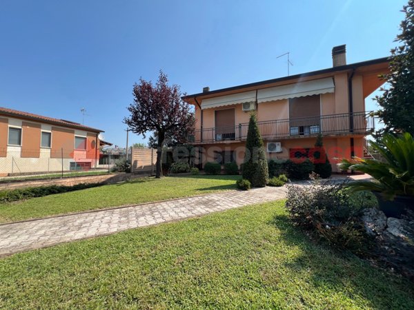 casa indipendente in vendita a Bovolone in zona Villa Fontana