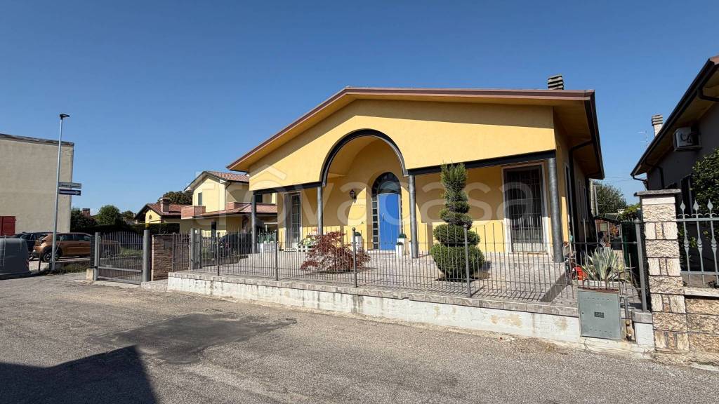 casa indipendente in vendita a Bovolone