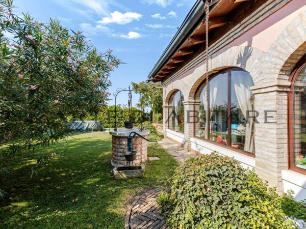 casa indipendente in vendita a Bovolone in zona Villa Fontana