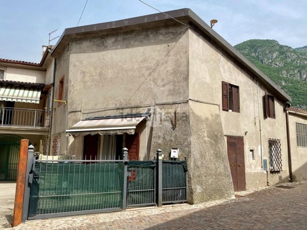 appartamento in vendita a Brentino Belluno in zona Rivalta