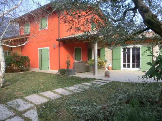 casa indipendente in vendita a Brentino Belluno