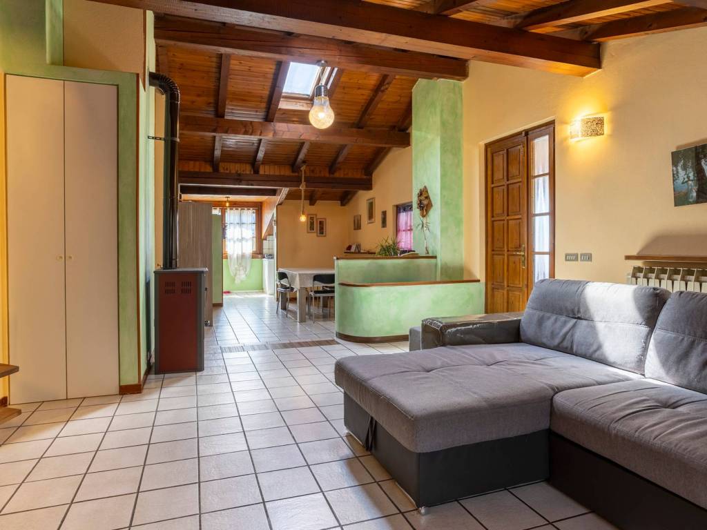 casa indipendente in vendita a Brentino Belluno in zona Rivalta