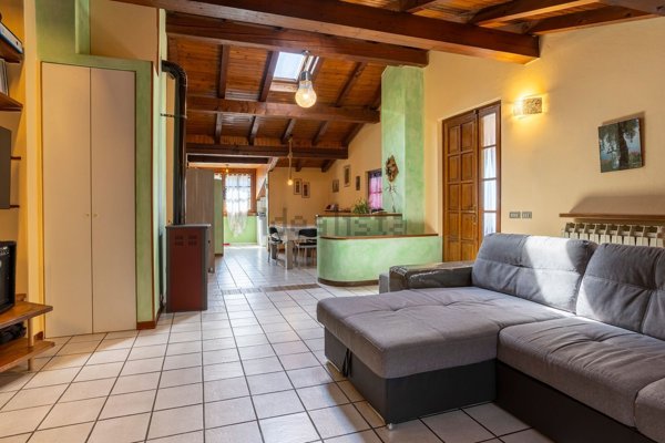 casa indipendente in vendita a Brentino Belluno in zona Rivalta