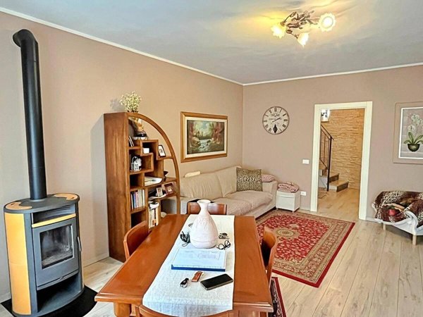 casa indipendente in vendita a Brentino Belluno in zona Rivalta