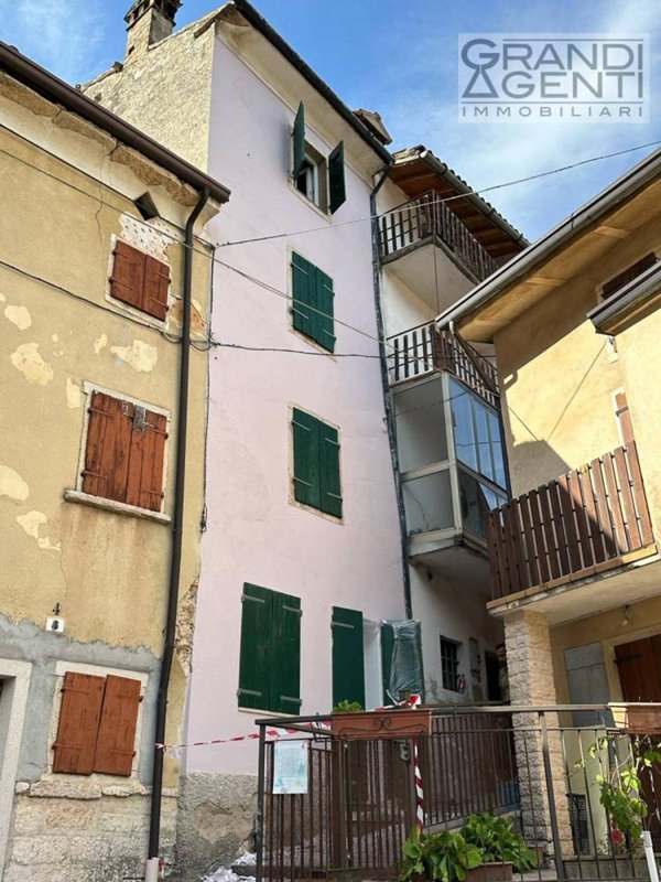 casa indipendente in vendita a Brentino Belluno