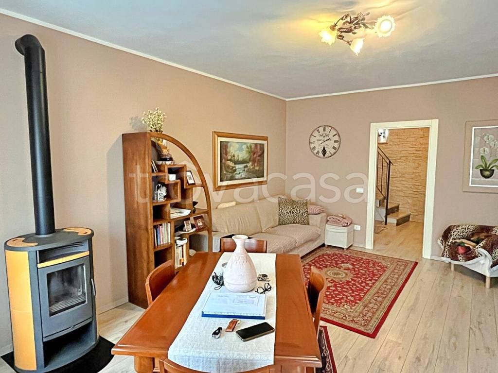 casa indipendente in vendita a Brentino Belluno in zona Rivalta
