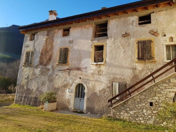 casa indipendente in vendita a Brentino Belluno