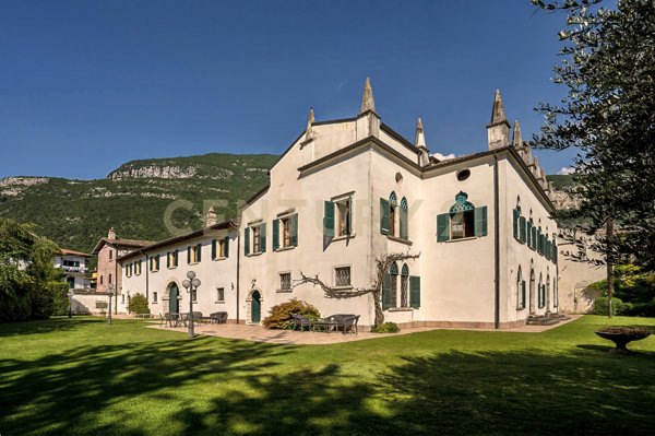 casa indipendente in vendita a Brentino Belluno in zona Rivalta