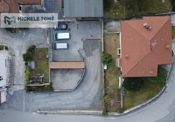 locale commerciale in vendita a Brentino Belluno in zona Rivalta