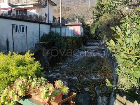 casa indipendente in vendita a Brentino Belluno in zona Belluno Veronese