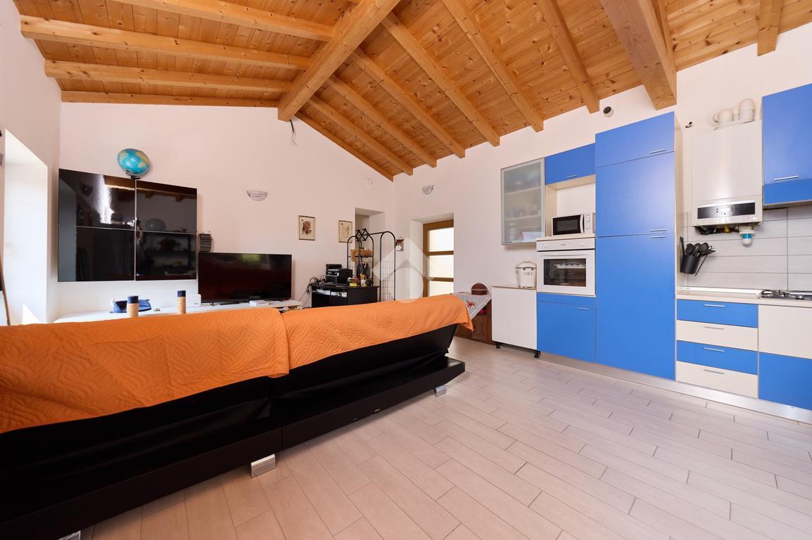 appartamento in vendita a Brenzone sul Garda in zona Magugnano