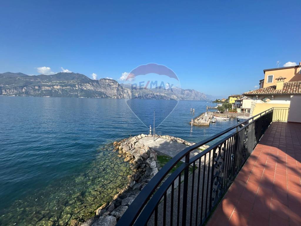 casa indipendente in vendita a Brenzone sul Garda in zona Magugnano