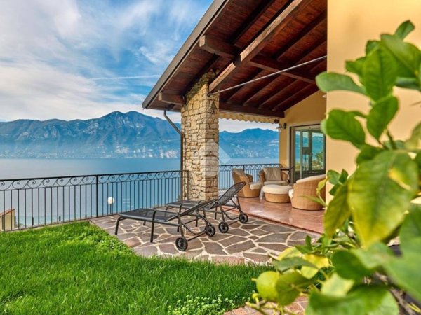 casa indipendente in vendita a Brenzone sul Garda in zona Castelletto