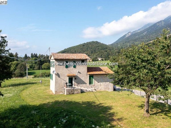 appartamento in vendita a Brenzone sul Garda in zona Magugnano