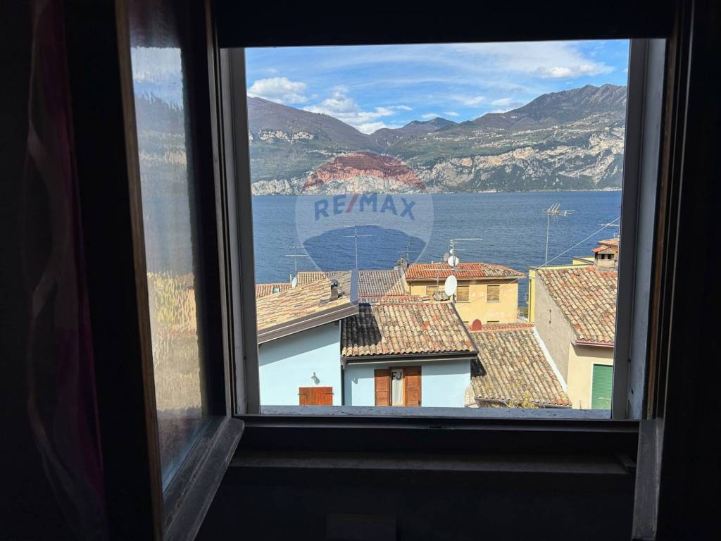 casa indipendente in vendita a Brenzone sul Garda in zona Magugnano