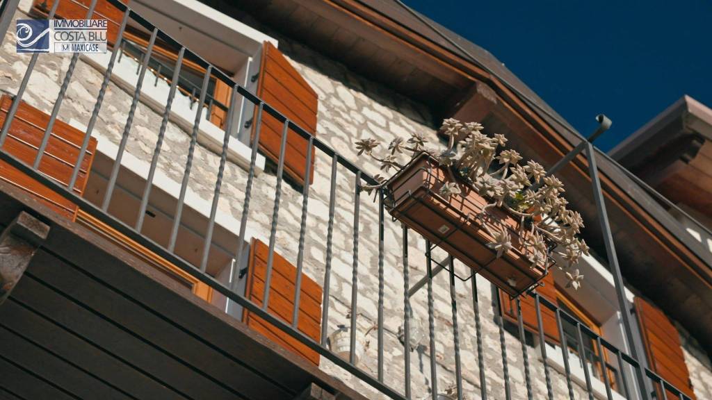 casa indipendente in vendita a Brenzone sul Garda in zona Campo