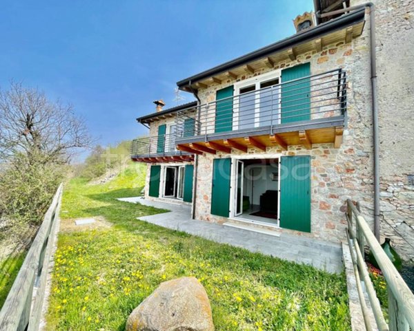 casa indipendente in vendita a Brenzone sul Garda in zona Magugnano