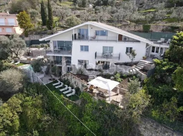 casa indipendente in vendita a Brenzone sul Garda