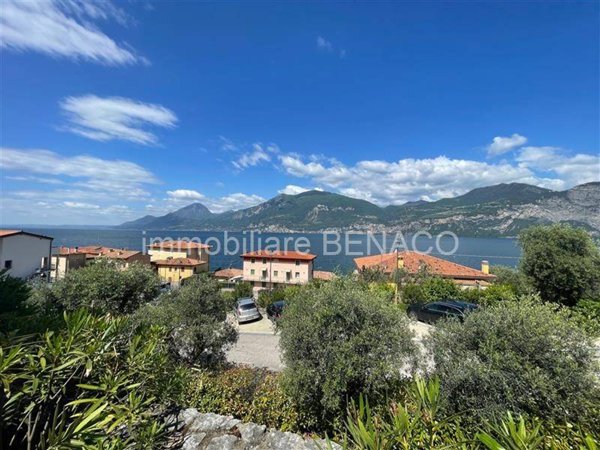 appartamento in vendita a Brenzone sul Garda in zona Magugnano