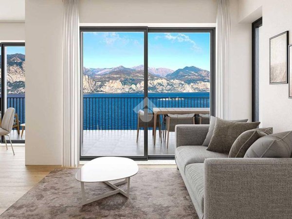 appartamento in vendita a Brenzone sul Garda in zona Magugnano