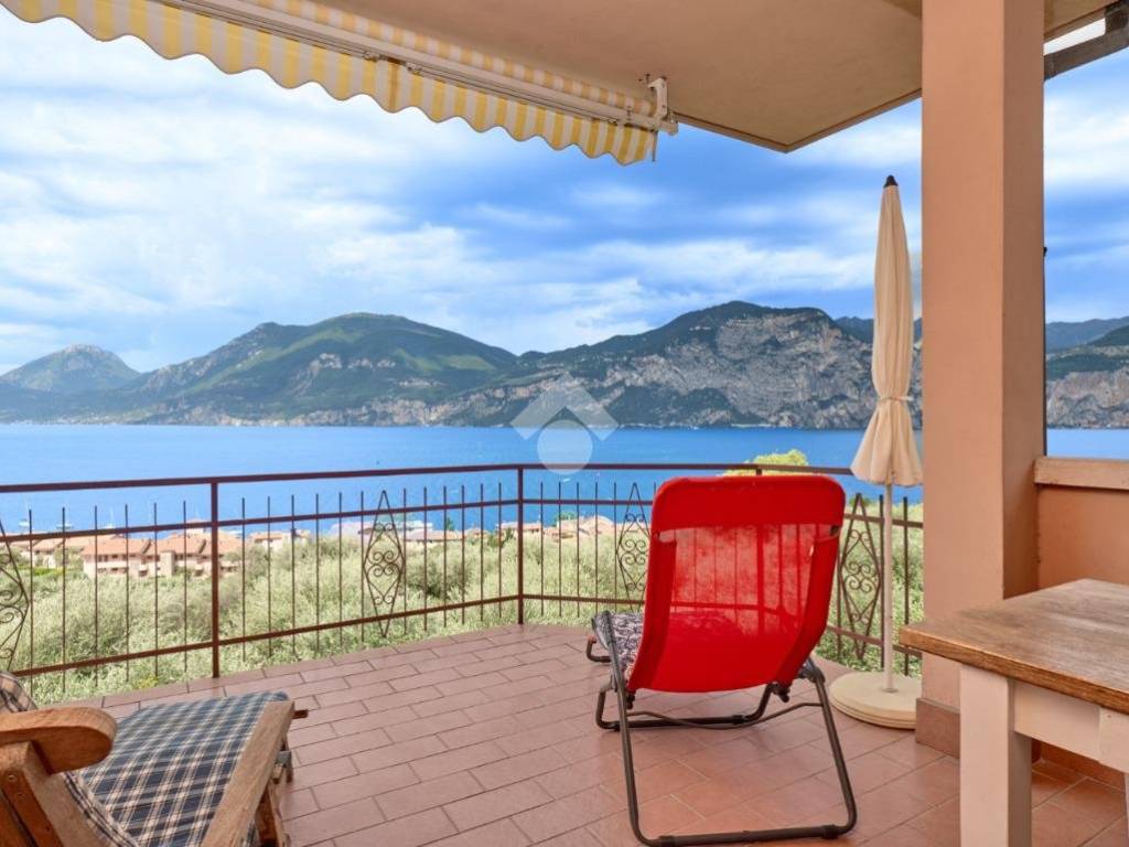 appartamento in vendita a Brenzone sul Garda in zona Magugnano