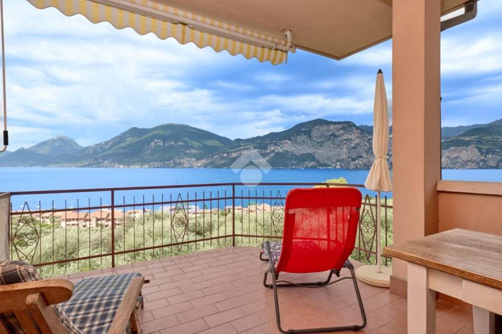 appartamento in vendita a Brenzone sul Garda in zona Sommavilla
