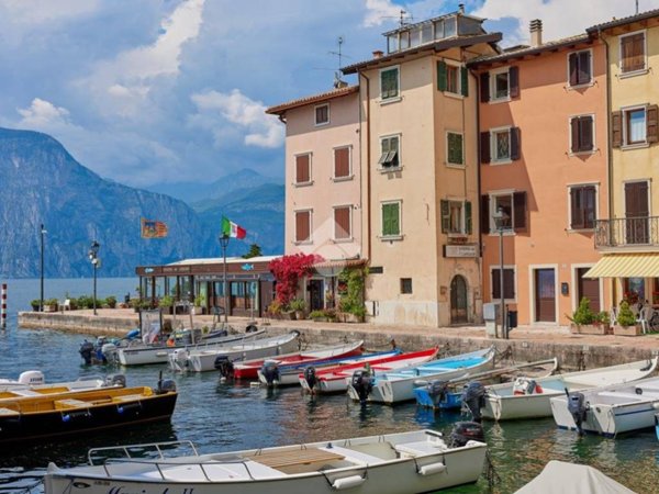 casa indipendente in vendita a Brenzone sul Garda in zona Magugnano