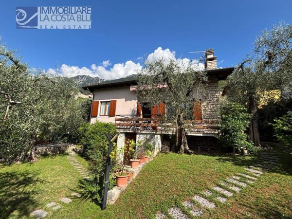 casa indipendente in vendita a Brenzone sul Garda in zona Magugnano