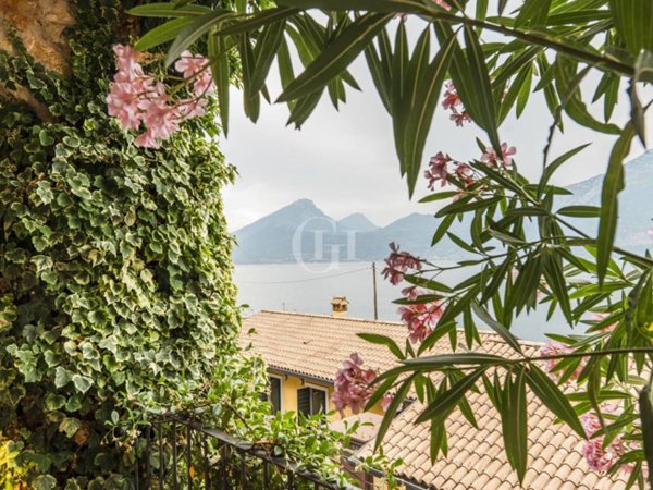 casa indipendente in vendita a Brenzone sul Garda in zona Castelletto