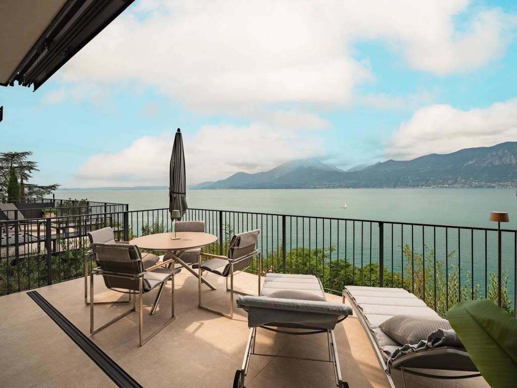 appartamento in vendita a Brenzone sul Garda in zona Magugnano