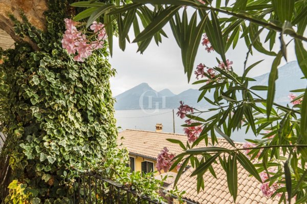 casa indipendente in vendita a Brenzone sul Garda in zona Castelletto