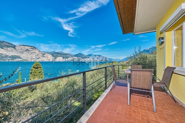 casa indipendente in vendita a Brenzone sul Garda in zona Magugnano