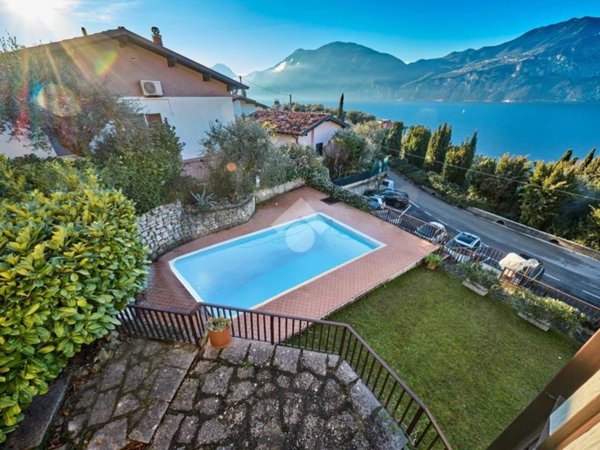 appartamento in vendita a Brenzone sul Garda in zona Magugnano