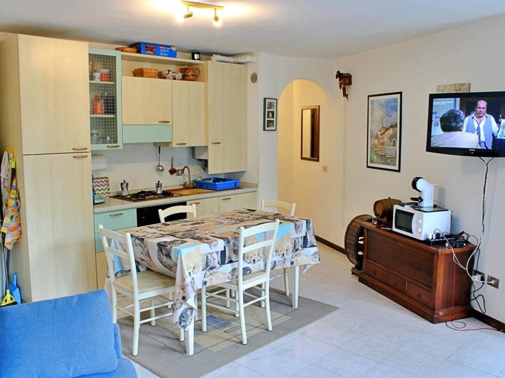 appartamento in vendita a Brenzone sul Garda in zona Magugnano